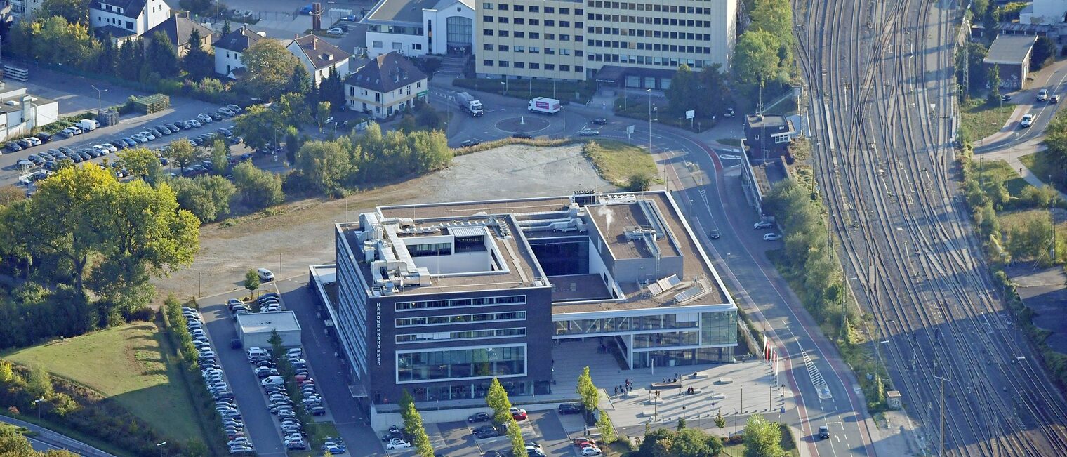 Die Mitglieder der Vollversammlung der Handwerkskammer OWL zu Bielefeld haben grünes Licht für die Neubaupläne am Campus Handwerk gegeben. 