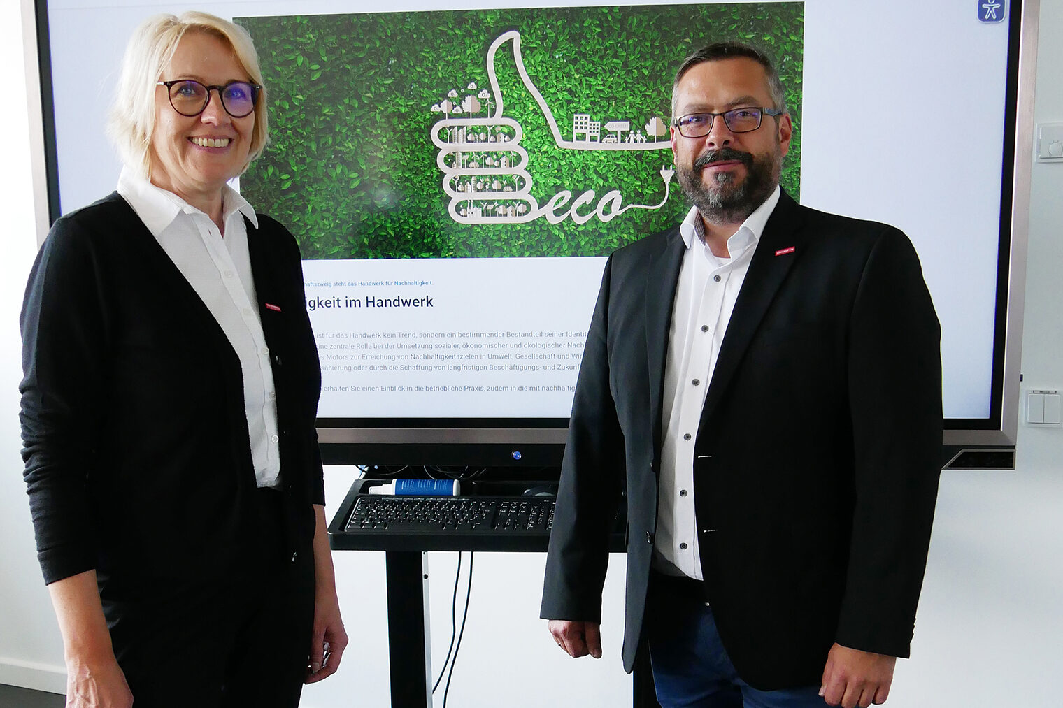 Birgit Heldermann und Nicolas Westermeier von der Betriebsberatung der Handwerkskammer wollen Mitgliedsbetriebe auf die Zukunft vorbereiten. 