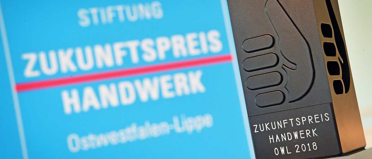 Zukunftspreis Statue und Logo