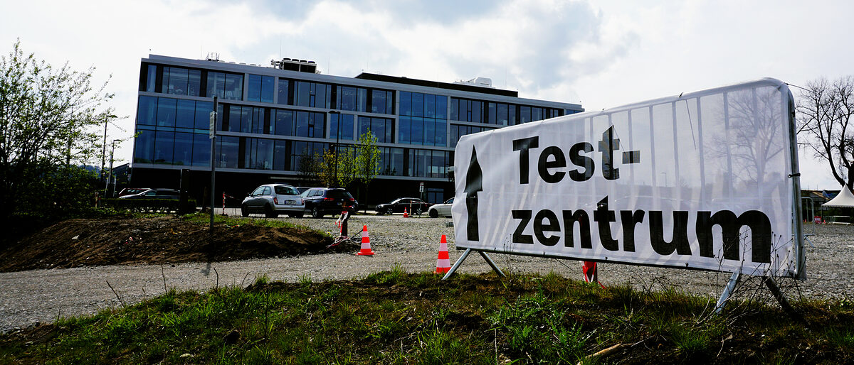 Einfahrt zum Testzentrum am Campus Handwerk Bielefeld Einfahrt zum Testzentrum am Campus Handwerk Bielefeld